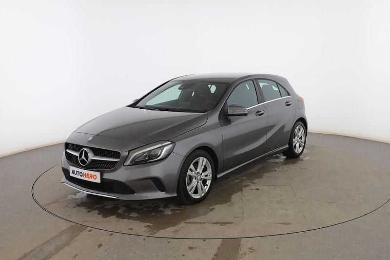 Käytetty Mercedes A200 Urban 135 HP (99 kW) 2017 Viistoperä