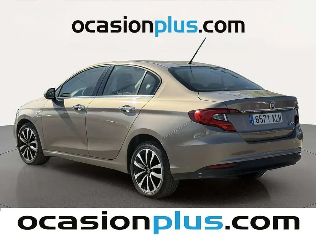 Usado Fiat Tipo Lounge 95 CV (69 kW) 2018 Beige Berlina