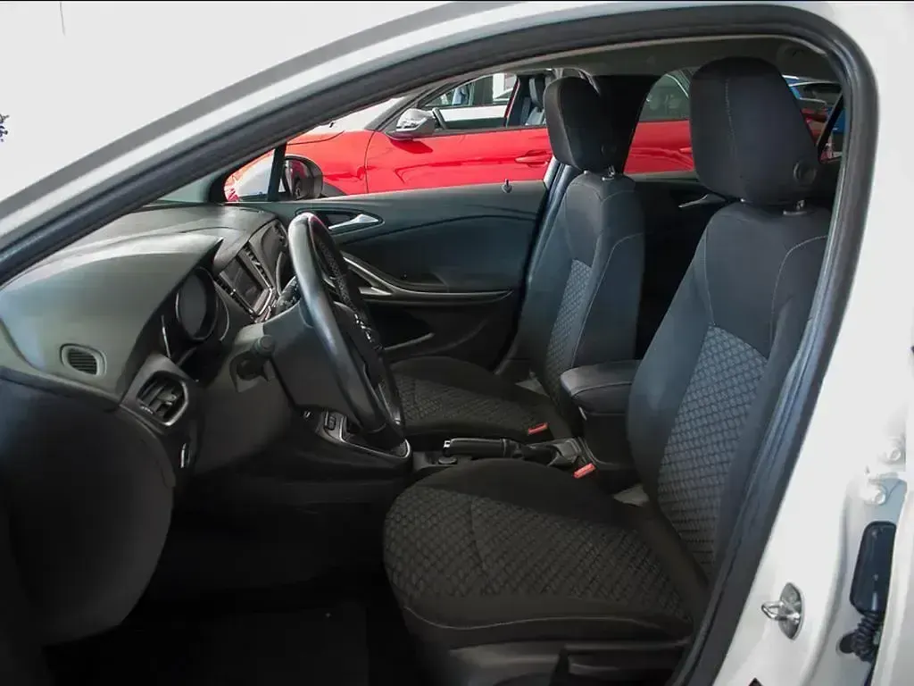 Usado Opel Astra S 105 CV (77 kW) 2019 Blanco Berlina