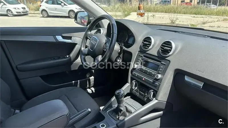 Usado Audi A3 Attraction 105 CV (77 kW) 2012 Negro Utilitario