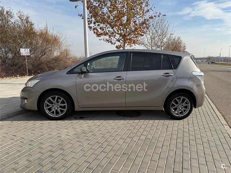 Usado Toyota Verso Advance 112 CV (82 kW) 2014 Gris / plata Monovolumen