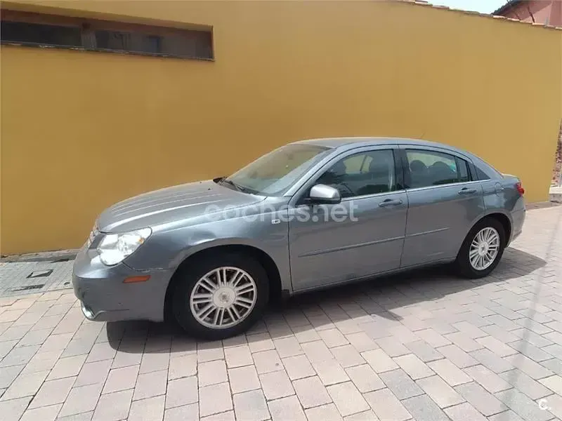 Usado Chrysler Sebring 156 CV (114 kW) 2007 Gris / plata Berlina