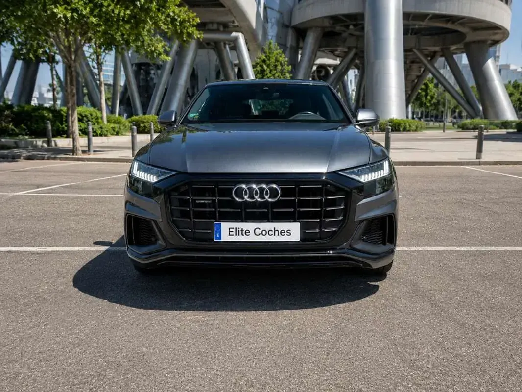 Usado Audi Q8 S-line plus 286 CV (210 kW) 2022 Gris SUV