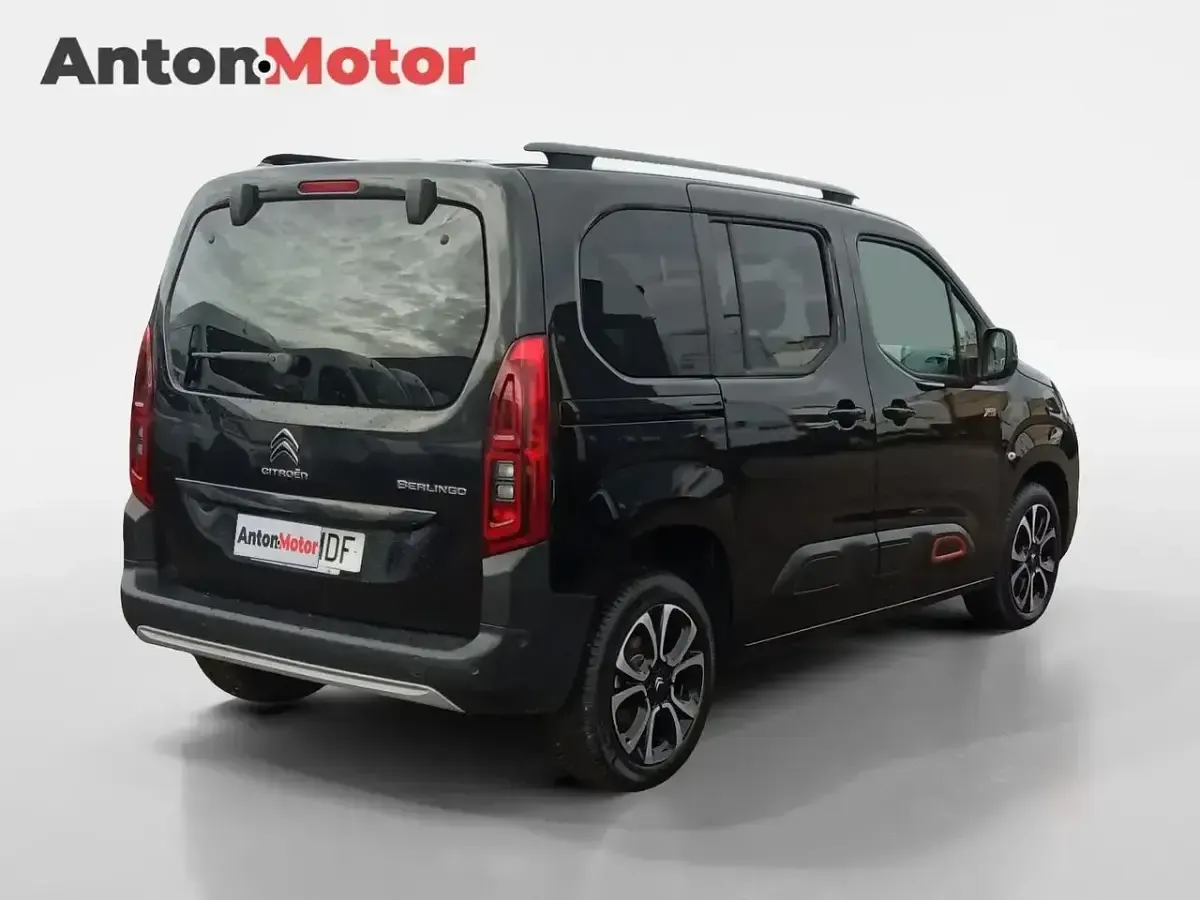 Usado Citroën Berlingo Shine 102 CV (75 kW) 2022 Negro Monovolumen
