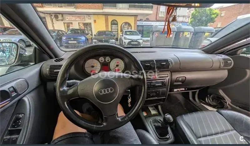 Usado Audi A3 Attraction 130 CV (95 kW) 2001 Negro Utilitario