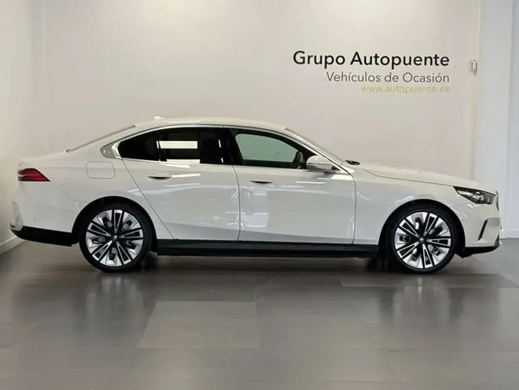 Usado BMW 530e Comfort Edition 299 CV (219 kW) 2024 Blanco Berlina