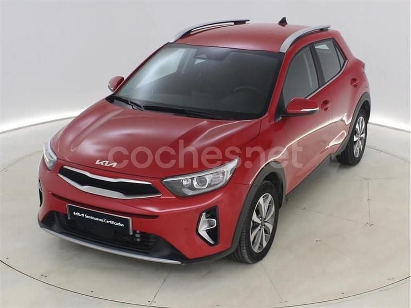 Rojo Usado 2024 Kia Stonic SUV | 20.209 € (Un poco caro) - Imagen 1/4