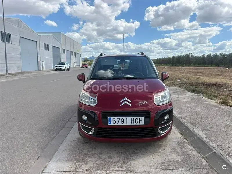 Usado Citroën C3 Picasso 92 CV (67 kW) 2011 Rojo Monovolumen