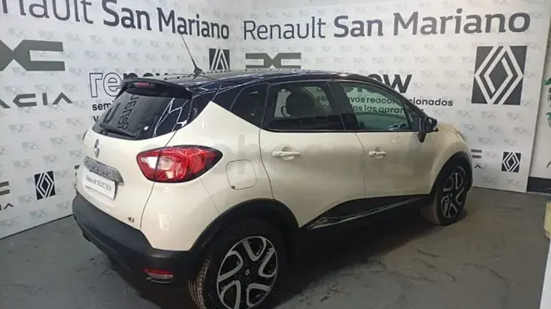 Usado Renault Captur Zen 90 CV (66 kW) 2015 Beige SUV