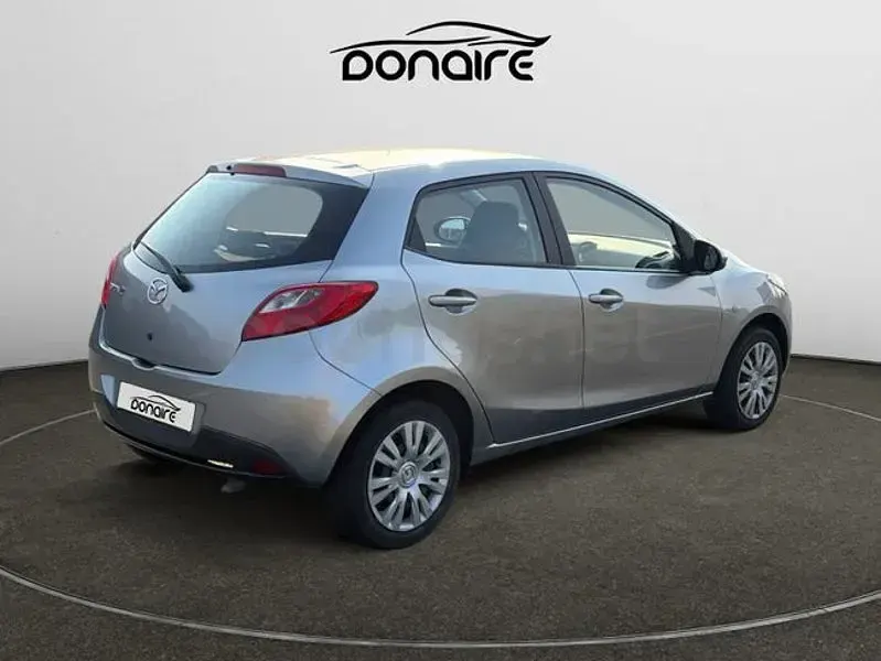 Usado Mazda 2 Active Plus 70 CV (51 kW) 2010 Gris / plata Utilitario