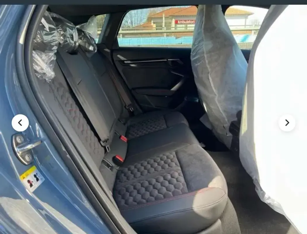 Usado Audi RS3 Sportback 400 CV (294 kW) 2025 Gris Utilitario