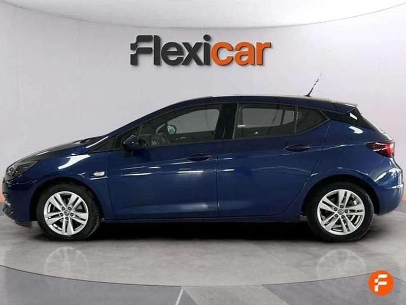 Usado Opel Astra 110 CV (80 kW) 2020 Azul Familiar