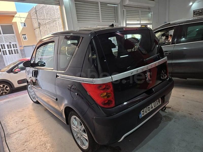 Usado Peugeot 1007 110 CV (80 kW) 2006 Negro Monovolumen