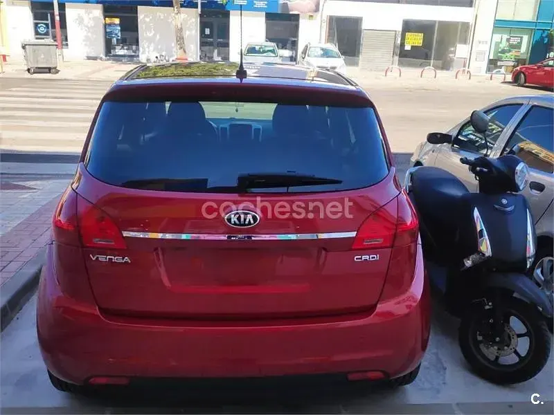 Usado Kia Venga 128 CV (94 kW) 2018 Rojo Utilitario
