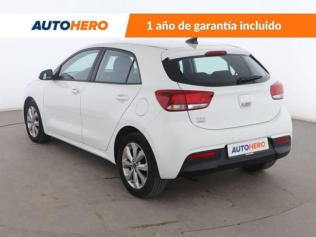 Usado Kia Rio 120 CV (88 kW) 2023 Blanco Berlina