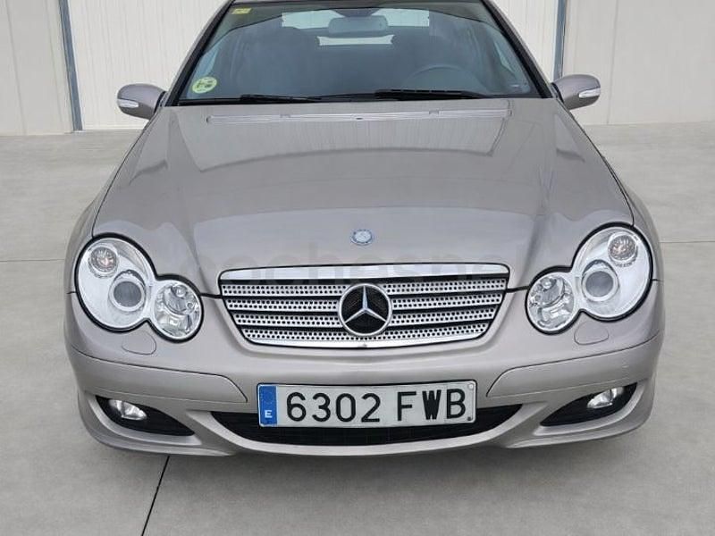 Usado Mercedes C220 Sport Edition 150 CV (110 kW) 2007 Beige Berlina