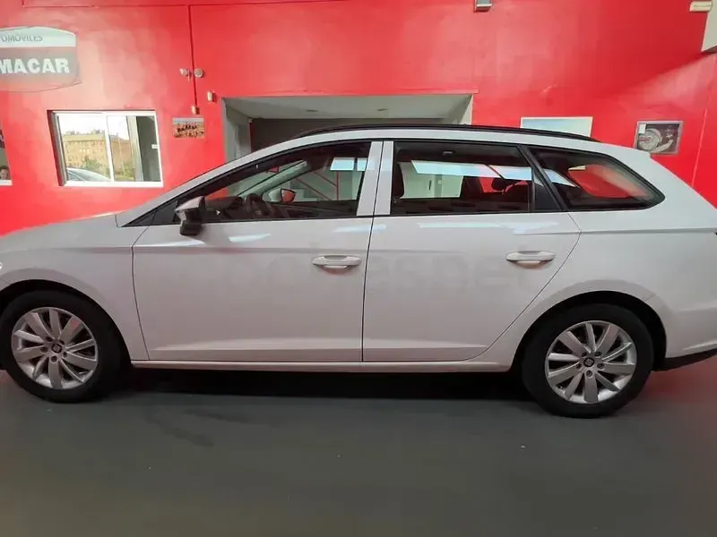 Usado Seat Leon Style Plus 150 CV (110 kW) 2016 Blanco Familiar