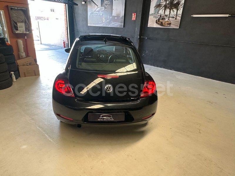 Usado VW Beetle Design 105 CV (77 kW) 2012 Negro Utilitario