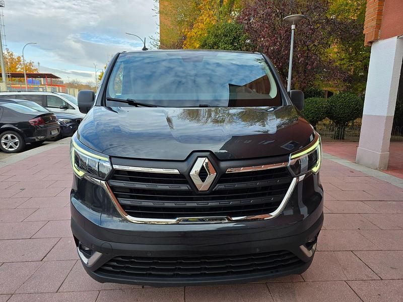 Usado Renault Trafic 130 CV (95 kW) 2022 Gris Monovolumen