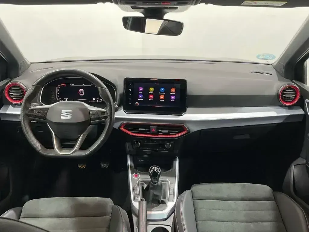 Usado Seat Arona FR 115 CV (84 kW) 2024 Negro SUV