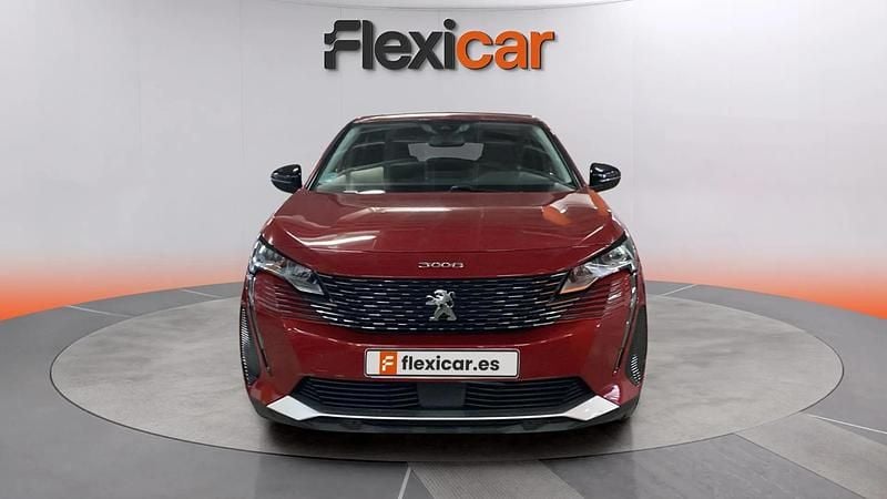 Usado Peugeot 3008 Allure 131 CV (96 kW) 2022 Rojo Monovolumen