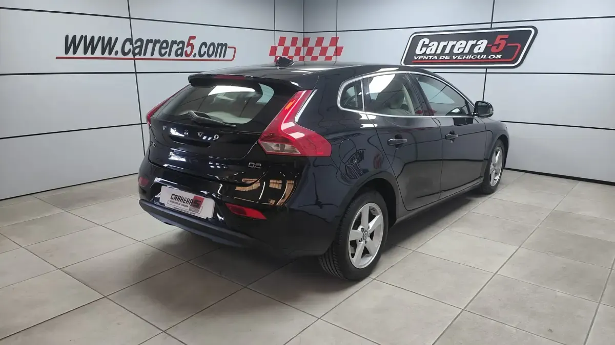 Usado Volvo V40 115 CV (84 kW) 2014 Negro Berlina