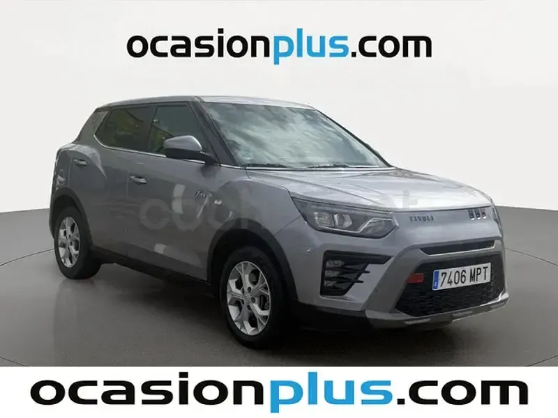 Usado SsangYong Tivoli 135 CV (99 kW) 2024 Gris / plata SUV
