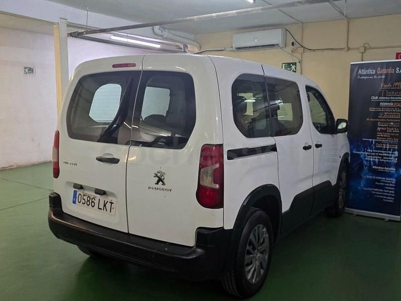 Usado Peugeot Rifter Active 100 CV (73 kW) 2020 Blanco Monovolumen
