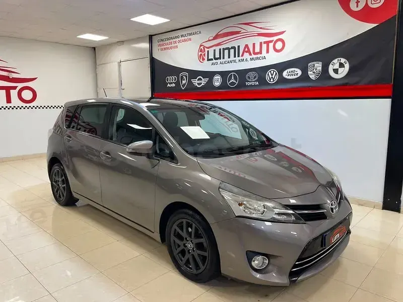 Usado Toyota Verso Advance 112 CV (82 kW) 2016 Gris / plata Monovolumen