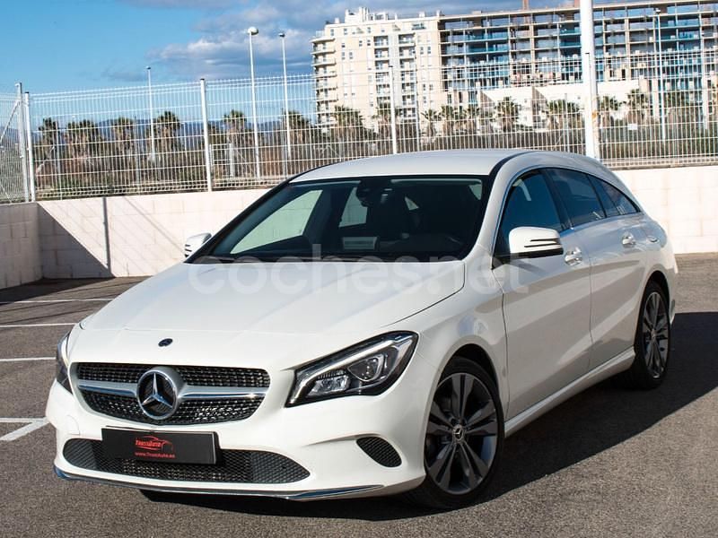 Usado Mercedes CLA200 Shooting Brake 136 CV (100 kW) 2018 Blanco Familiar