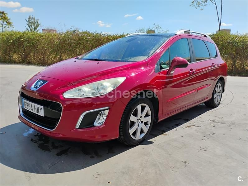 Rojo Usado 2012 Peugeot 308 Active Familiar | 5300 € (Precio justo) - Imagen 1/4