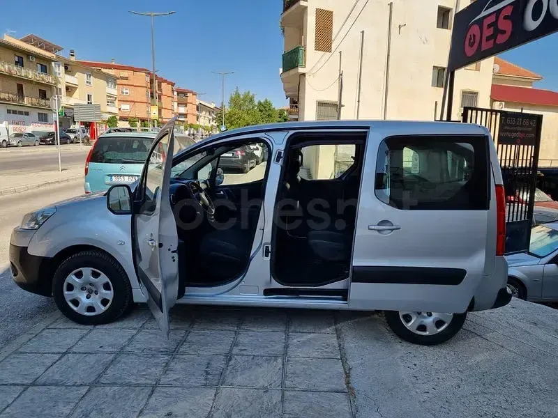 Usado Peugeot Partner Tepee Premium 110 CV (80 kW) 2011 Gris / plata Monovolumen