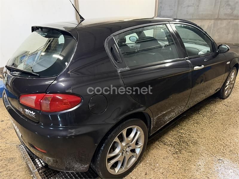 Usado Alfa Romeo 147 105 CV (77 kW) 2007 Negro Utilitario