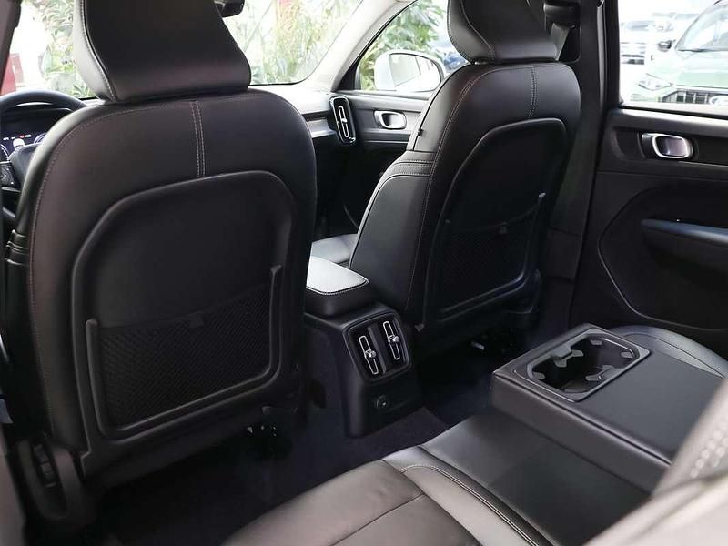 Usado Volvo XC40 Inscription 211 CV (155 kW) 2021 Plateado SUV