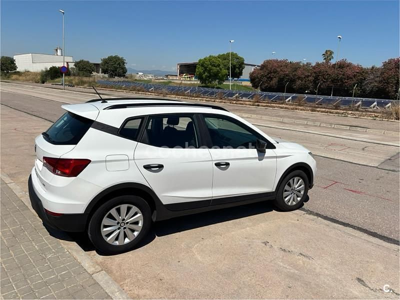 Usado Seat Arona Reference 90 CV (66 kW) 2019 Blanco SUV