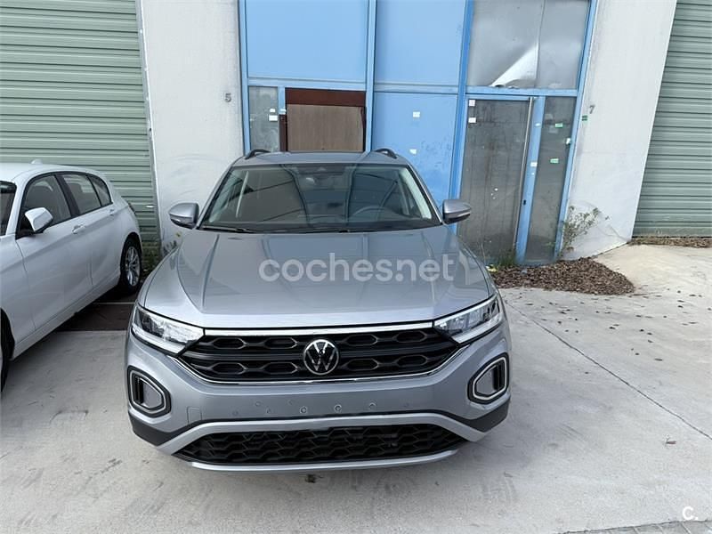 Usado VW T-Roc 150 CV (110 kW) 2025 Gris / plata SUV