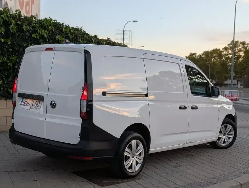 Usado VW Caddy 102 CV (75 kW) 2021 Blanco Monovolumen