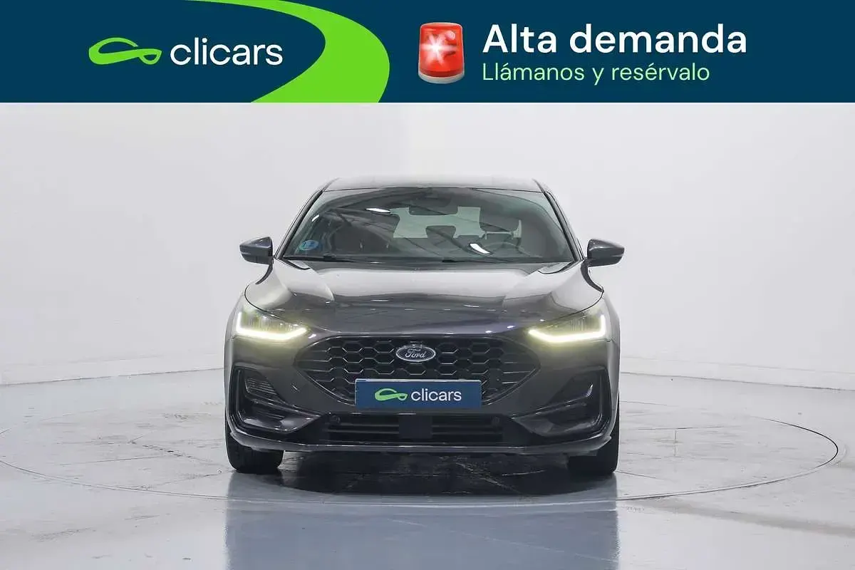 Usado Ford Focus ST-Line 155 CV (114 kW) 2023 Gris Utilitario