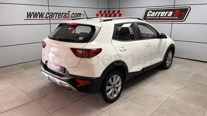 Usado Kia Stonic 100 CV (73 kW) 2022 Blanco SUV