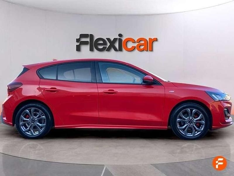 Usado Ford Focus ST-Line 125 CV (91 kW) 2022 Rojo Berlina