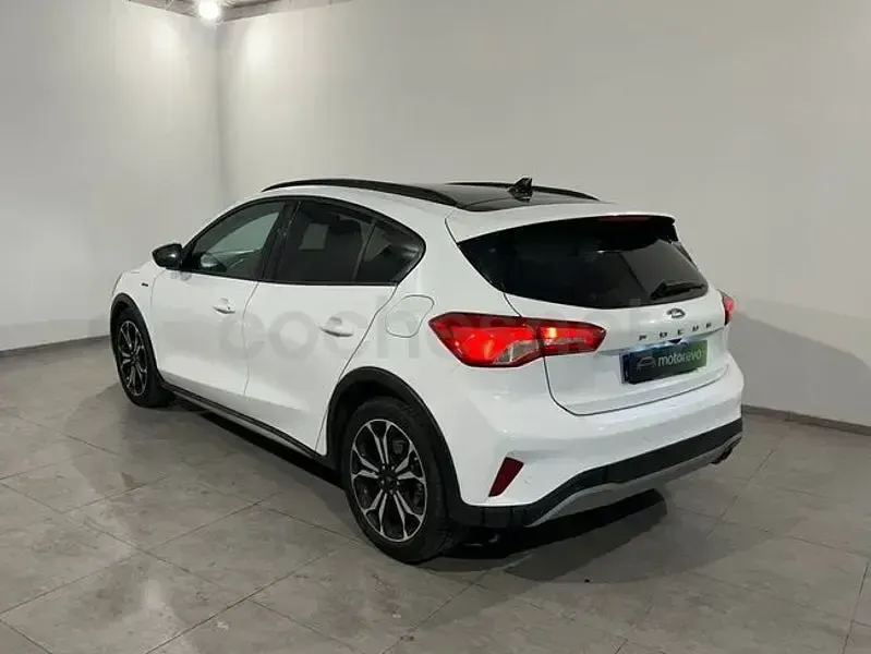 Usado Ford Focus Active 120 CV (88 kW) 2022 Blanco Berlina