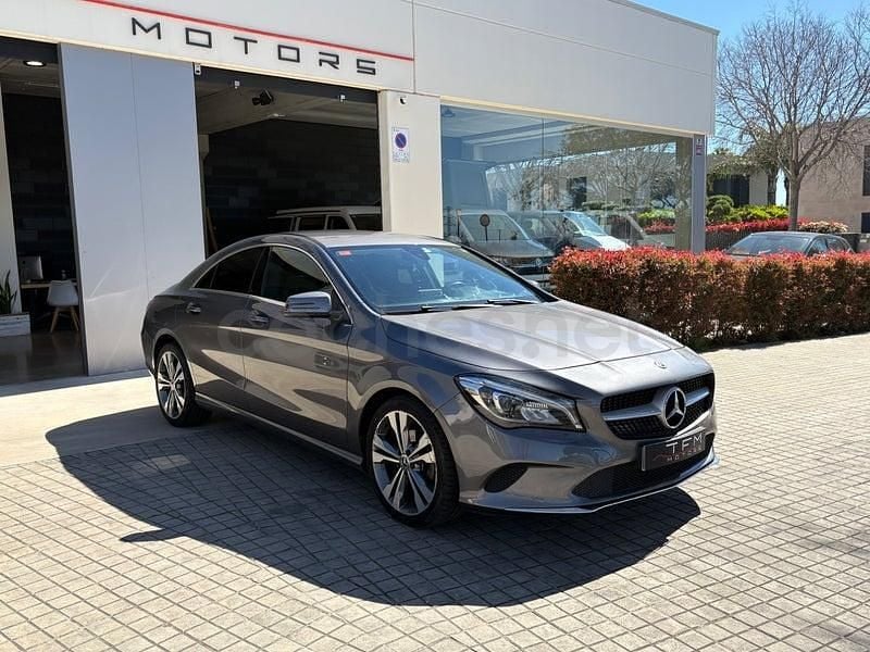Usado Mercedes CLA200 136 CV (100 kW) 2018 Gris / plata Berlina