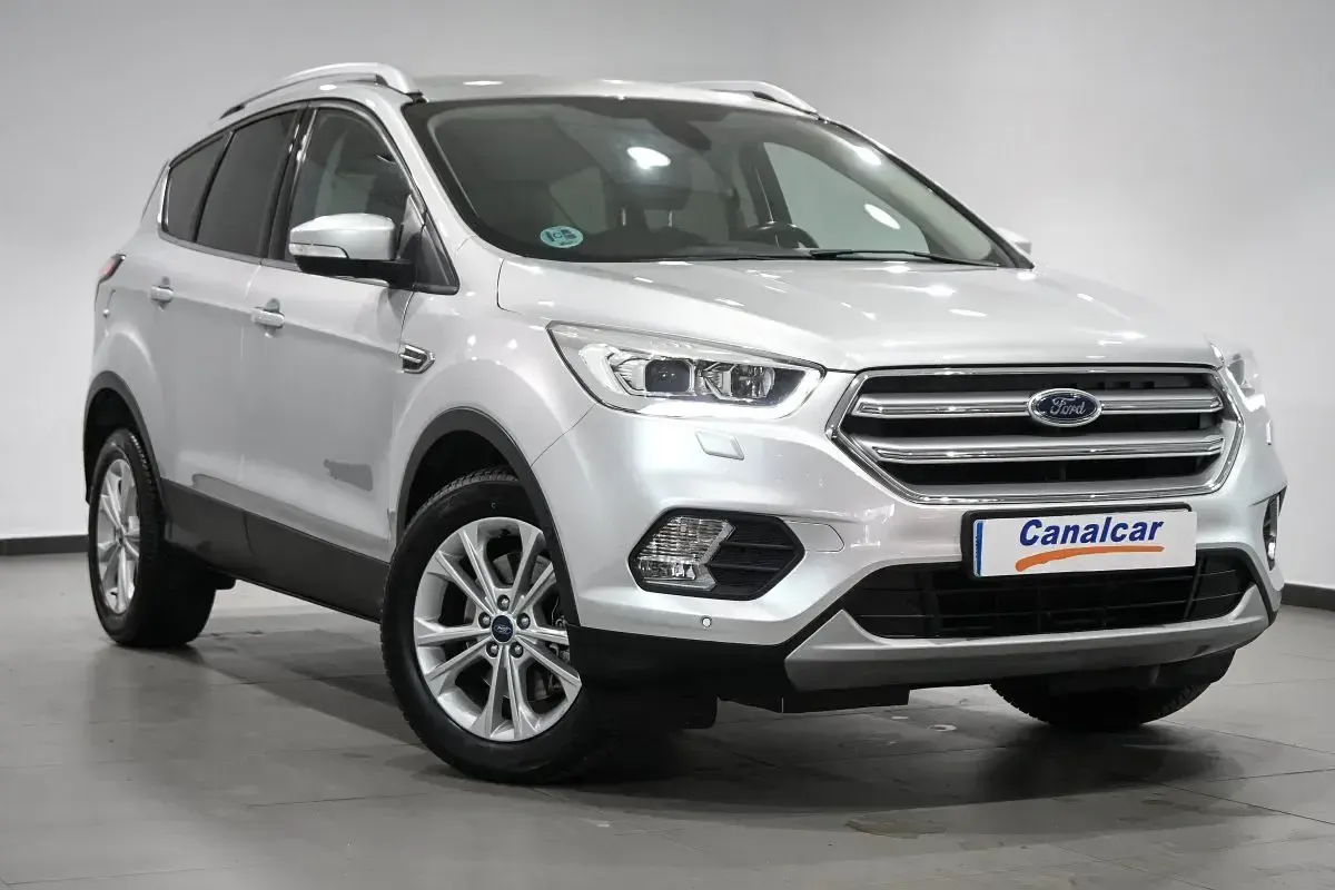 Usado Ford Kuga Titanium 150 CV (110 kW) 2017 Gris SUV