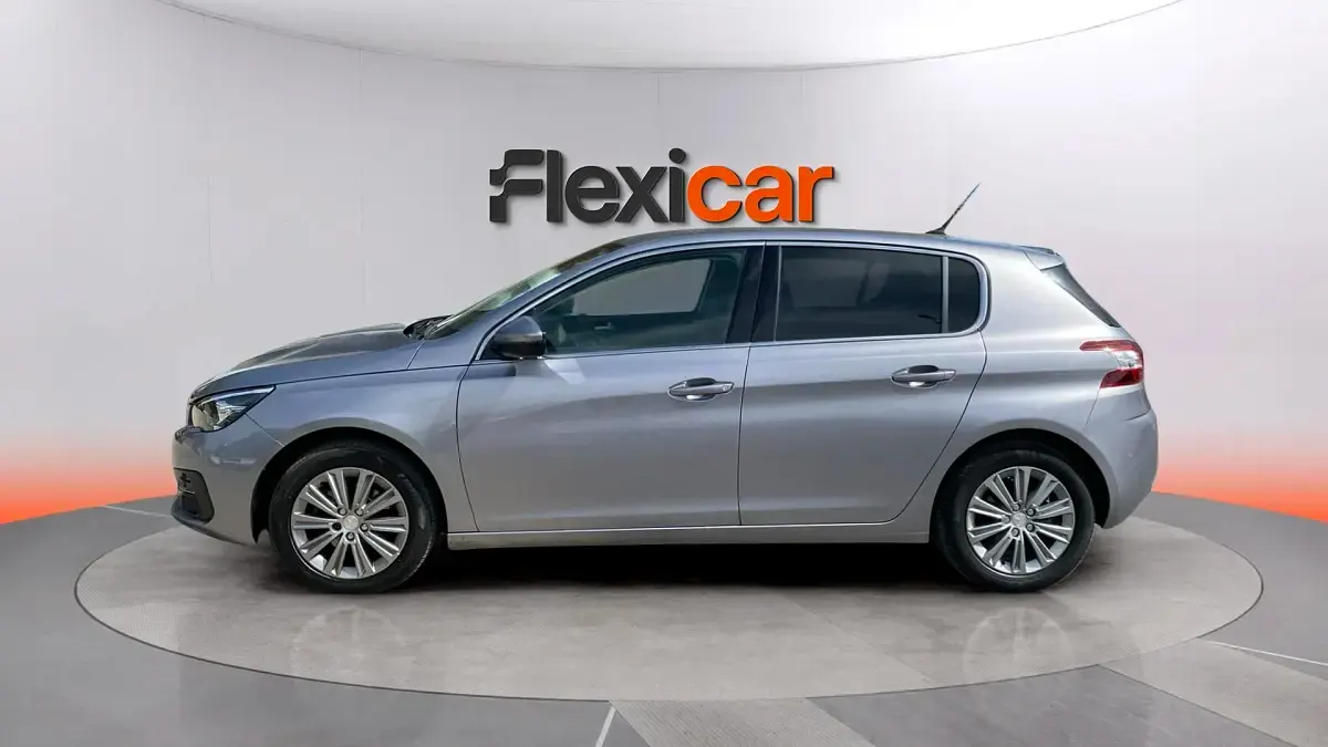 Usado Peugeot 308 Active 131 CV (96 kW) 2021 Gris Berlina