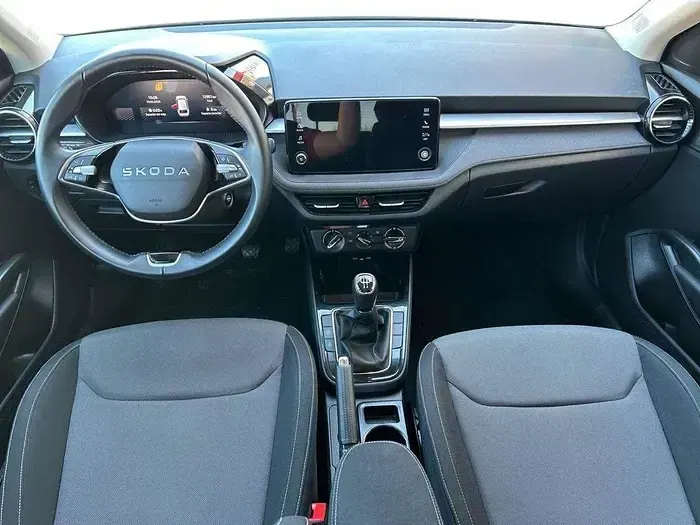 Usado Skoda Fabia Selection 95 CV (69 kW) 2025 Gris / plata Utilitario
