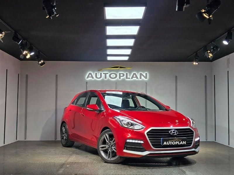 Usado Hyundai i30 Turbo 186 CV (136 kW) 2015 Granate Berlina