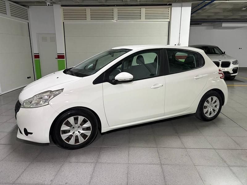 Usado Peugeot 208 Active 75 CV (55 kW) 2017 Blanco Utilitario