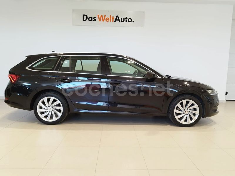 Usado Skoda Octavia 204 CV (150 kW) 2022 Negro Familiar
