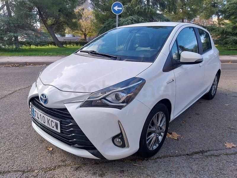 Usado Toyota Yaris Hybrid Active 100 CV (73 kW) 2017 Blanco Berlina