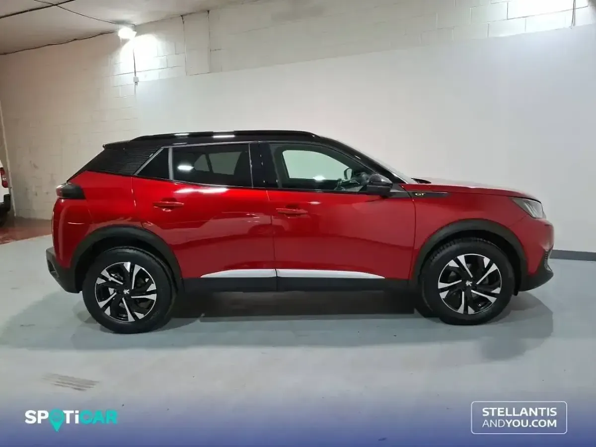 Usado Peugeot 2008 GT 130 CV (95 kW) 2023 Rojo SUV